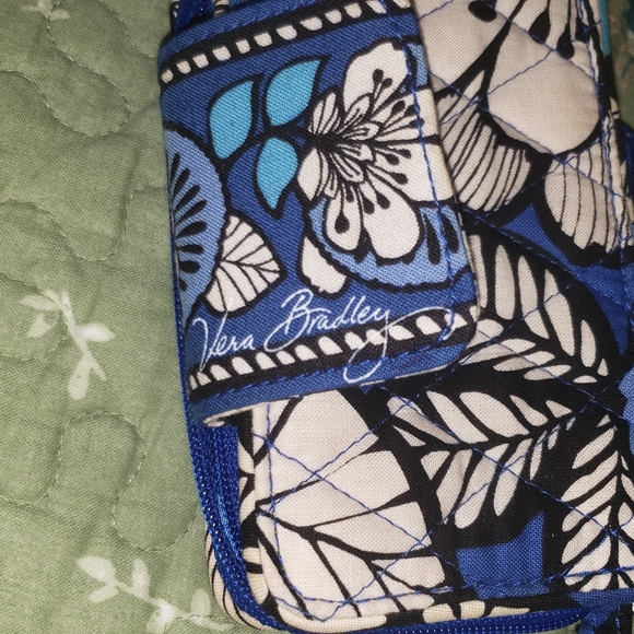 🍀NWOT Vera Bradley wristlet FREE WITH PURCHASE OF VERA BAG - Picture 3 of 7